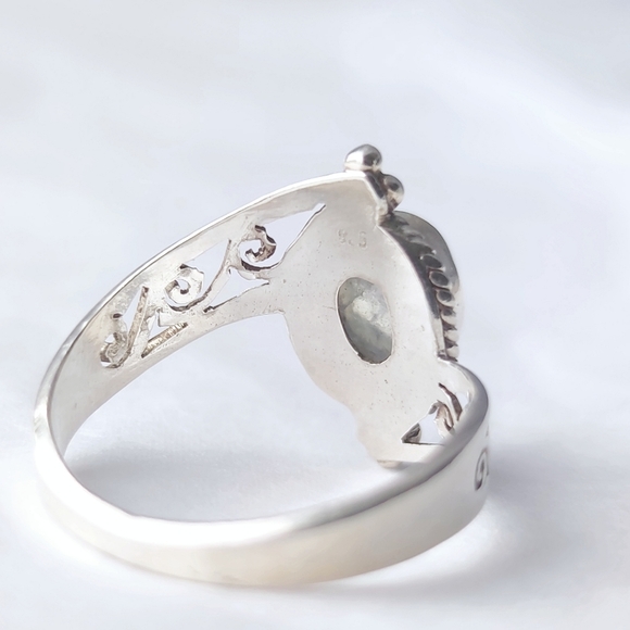 Moonstone & sterling silver ring with open scrollwork band - Picture 9 of 9